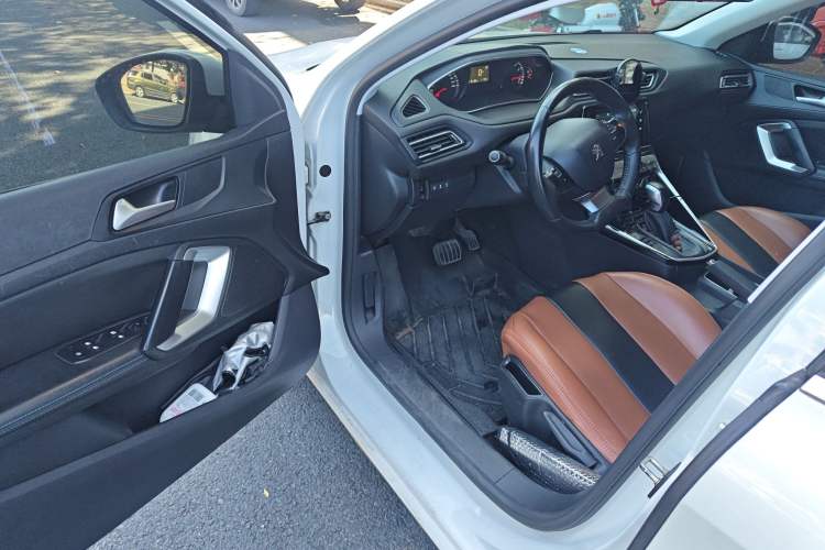 Used Peugeot 308 2018 1.6L Automatic Luxury Edition
