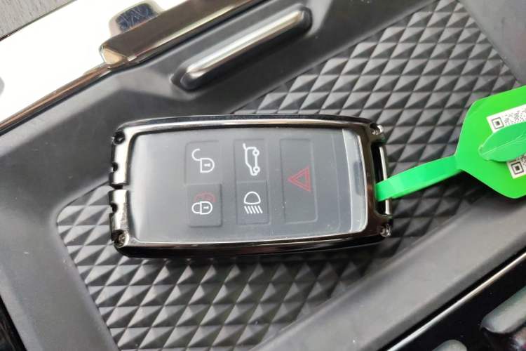 Used Land Rover Range Rover Evoque 2023 Aurora L 249 PS Luxury Edition
