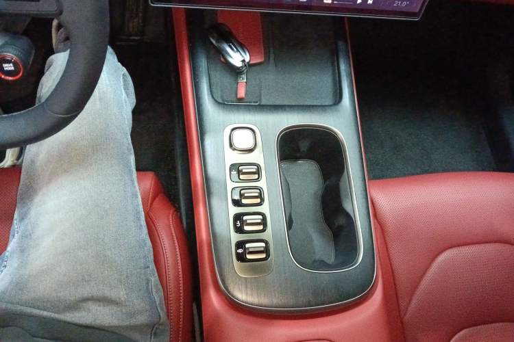 Used  SU7 2024 Four-Wheel-Drive Max Founder's Edition
