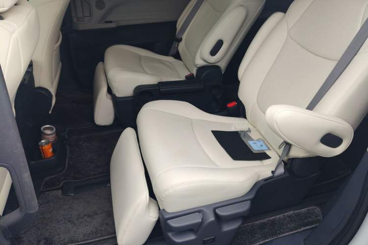 Used Toyota Sienna 2023 2.5L Hybrid Comfort Edition
