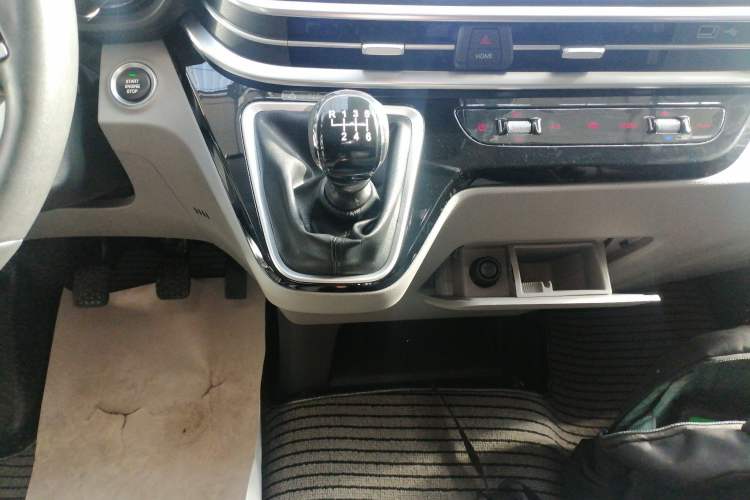 Used Iveco Fidato 2023 C30 Passenger Van 2.0T 93kW Manual Transmission Xingtu Edition Low Roof