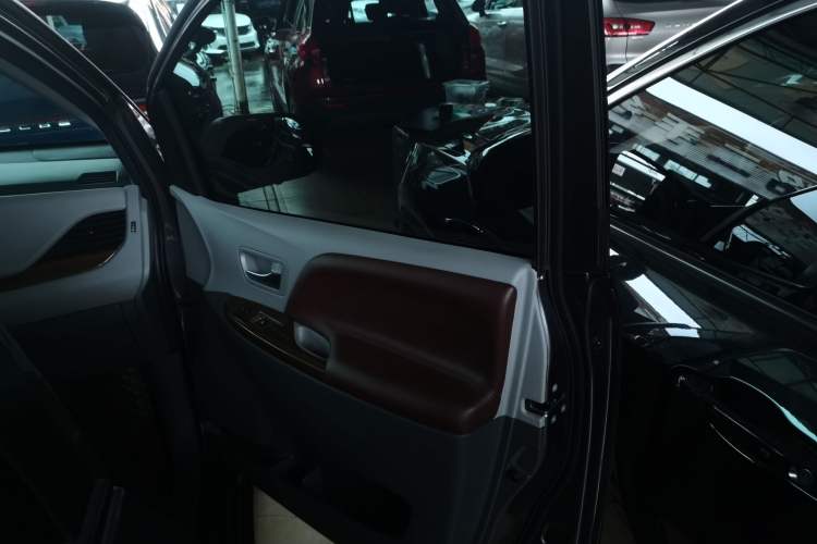 Used Toyota Sienna 2020 3.5L Two-Wheel Drive XLE Leather Interior 7 Seats Mexico Edition
