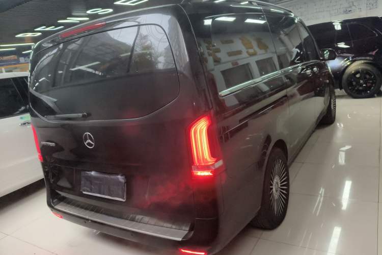 Used Mercedes-Benz V-Class 2016 V 260 Avantgarde Edition
