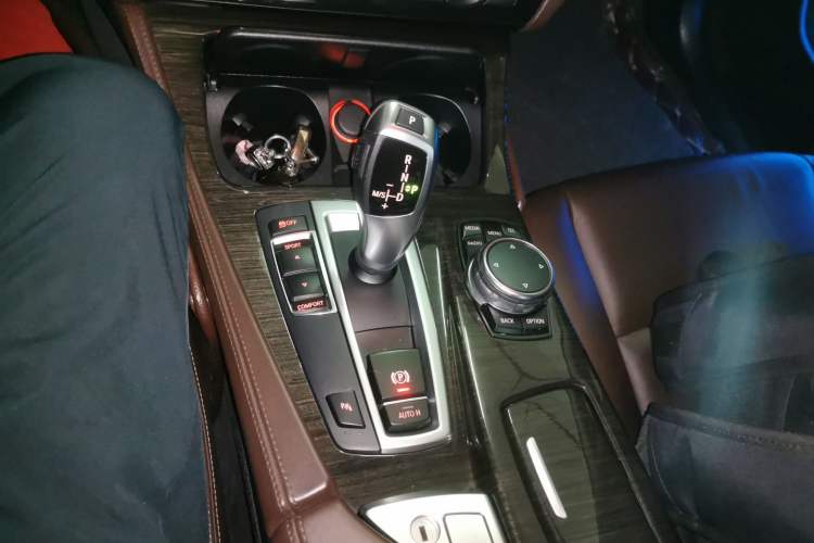 Used BMW 5 Series 2014 525Li Luxury Design Package
