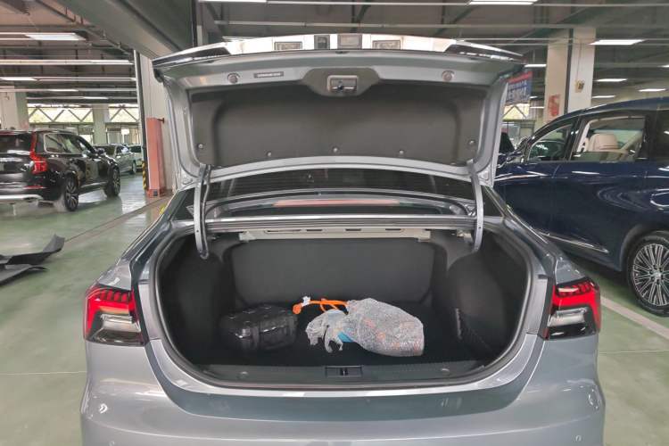 Used Roewe i6 MAX New Energy 2022 EV 500 Skyroof Flagship Edition
