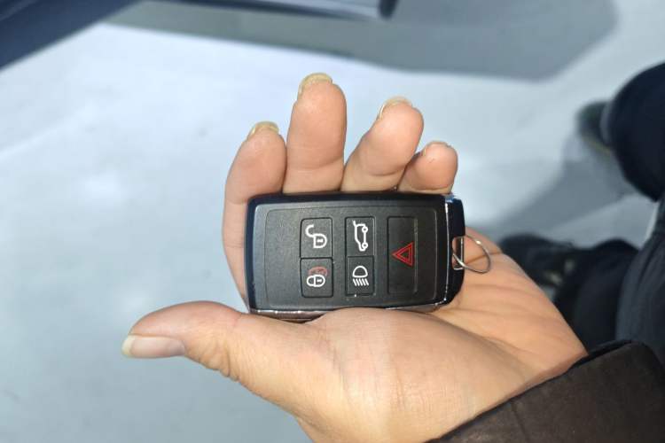 Used Land Rover Range Rover Evoque 2021 Range Rover Velar 249 PS R-Dynamic HSE Luxury Edition