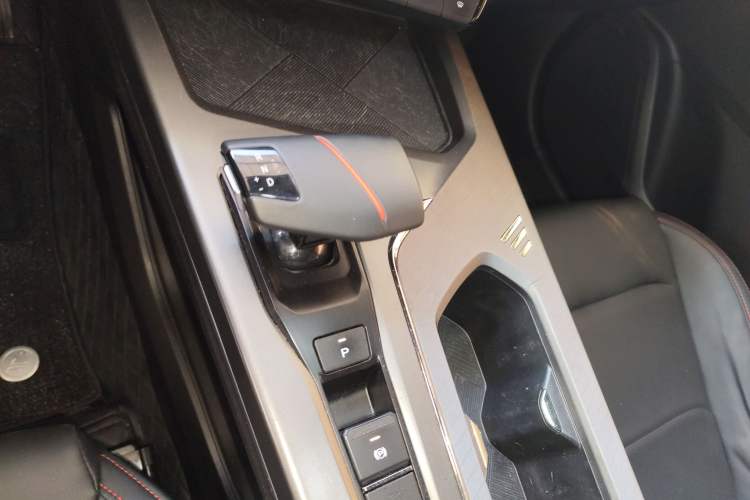 Used Oshan X5 PLUS 2023 Revised Version 1.5T DCT Navigation Edition
