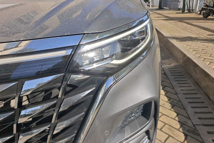 Used Roewe iMAX8 2021 400TGI Supreme Series Prestige Edition
