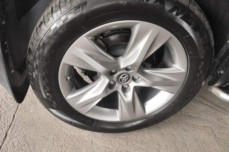 Used Toyota Highlander 2018 2.0T Four-Wheel Drive Luxury Version 7 Seats China VI Standard
