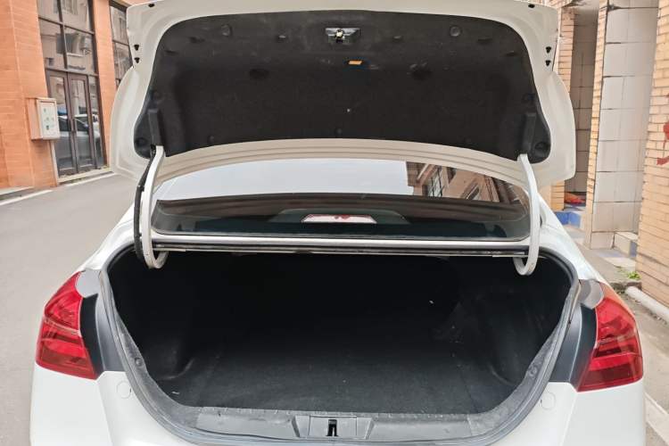 Used Geely Auto Emgrand 2019 Leading Edition 1.5L Manual Upgraded Connectivity Model China VI Standard
