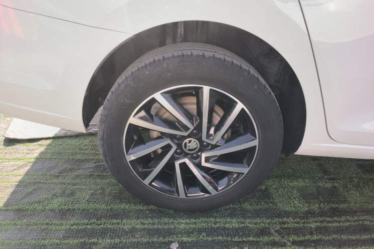 Used Skoda Rapid 2020 1.5L Automatic Comfort Edition
