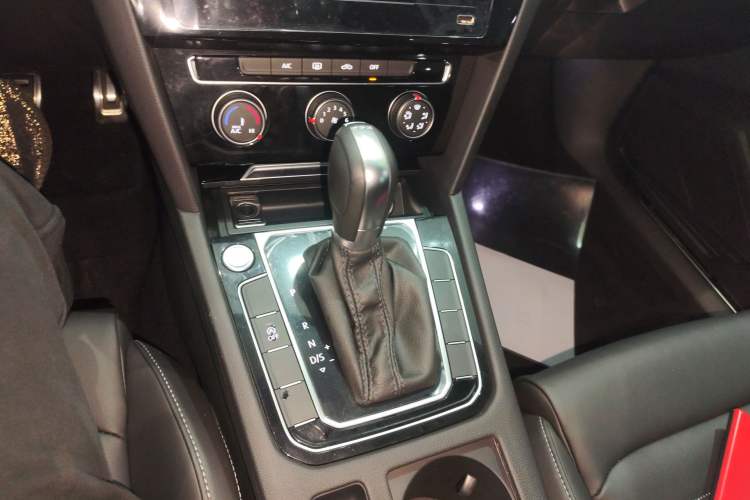 Used Volkswagen Magotan 2023 2 Million Units Limited-Edition 280TSI DSG Comfort Version
