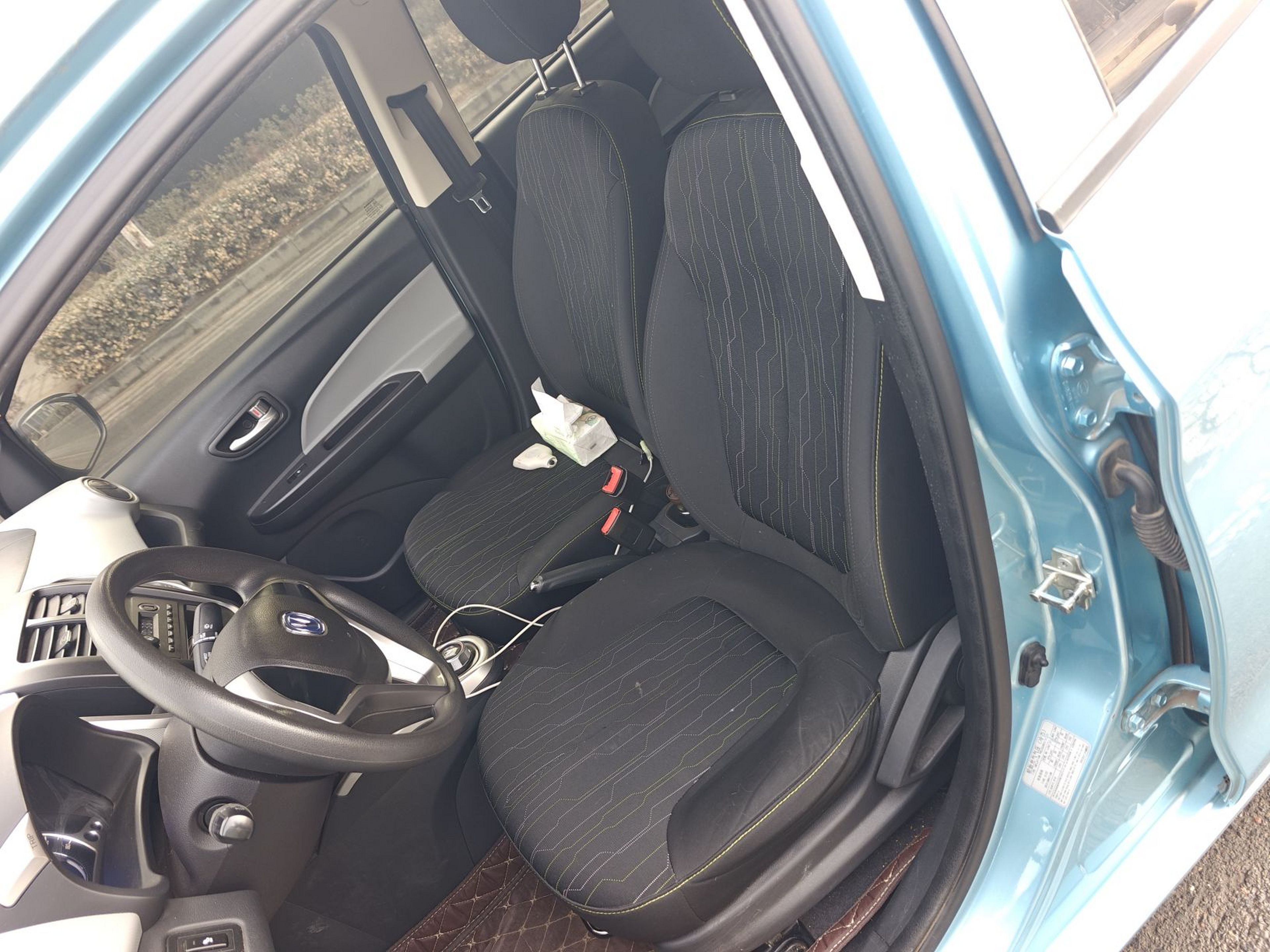 Переднее сиденье в автомобиле