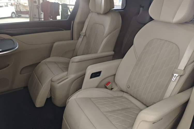 Used Buick GL8 2022 ES Land Cruiser 653T Luxury Model
