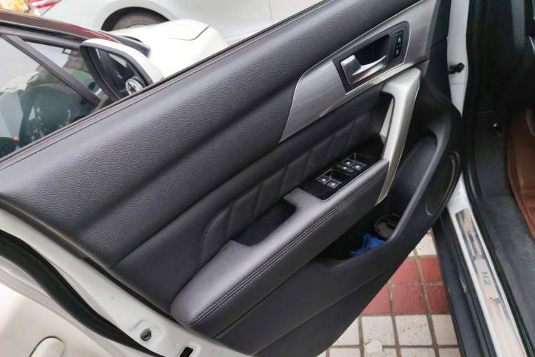 Used Haval H2 2016 Red-Label 1.5T Manual Two-Wheel Drive Luxury Model
