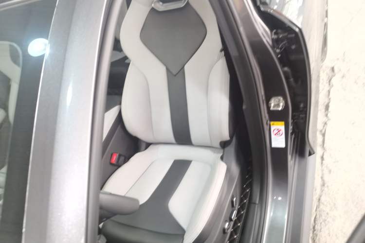 Used Changan UNI-V iDD 2024 Blue Whale Smart Electric iDD 136km Luxury Model
