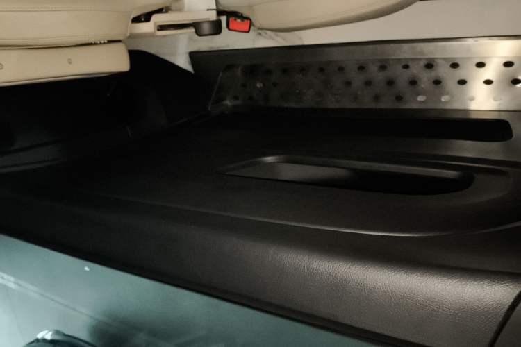 Used Mercedes-Benz Vito 2021 2.0T Elite Version 7 Seats
