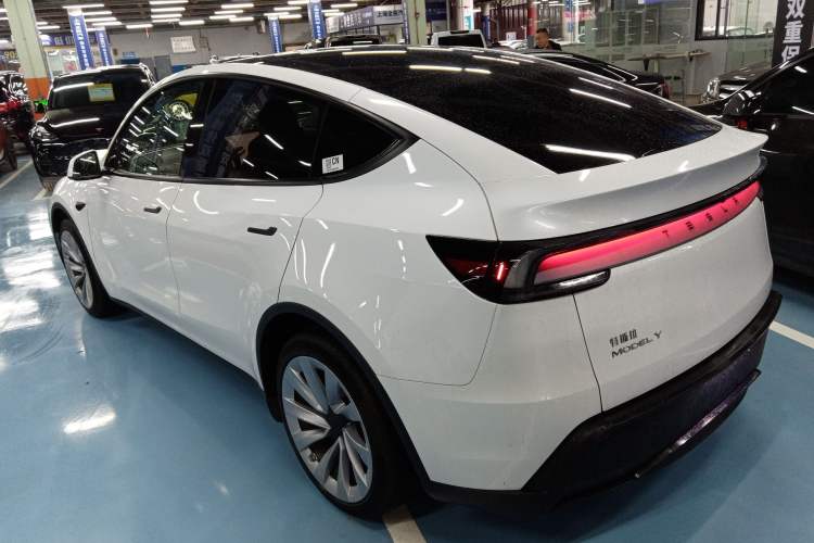 Used Tesla Model Y 2025 Rear-Wheel-Drive Version
