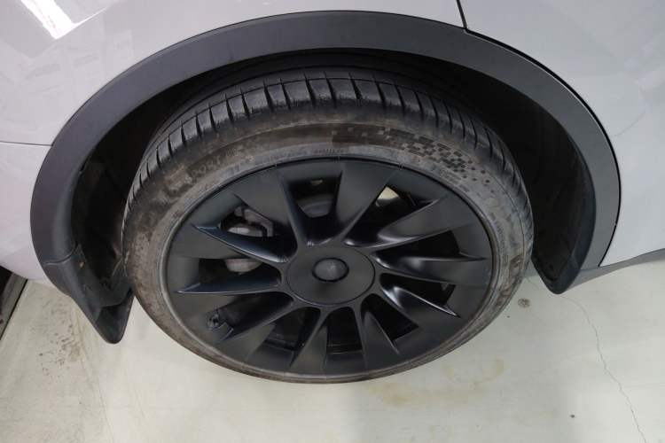 Used Tesla Model Y 2023 Long-Range All-Wheel-Drive Version