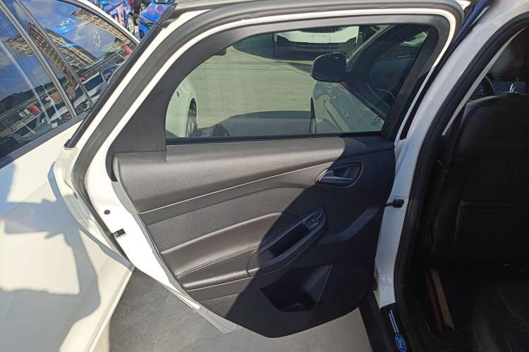 Used Ford Focus 2015 Hatchback 1.6L Automatic Fashion Edition
