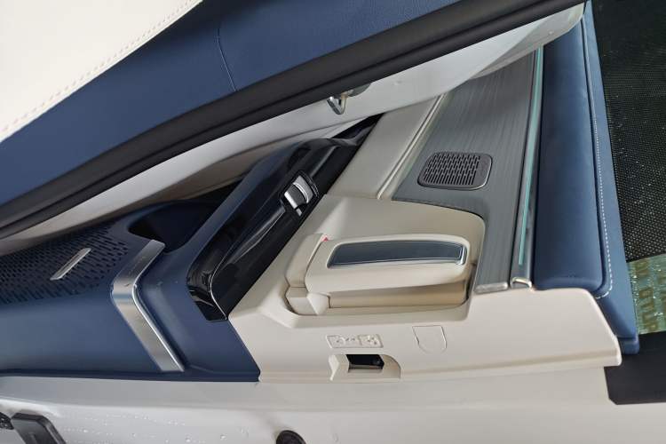 Used Buick GL8 New Energy 2024 Lu Zun Luxury Edition 7-Seater
