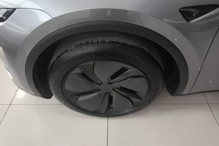 Used Tesla Model Y 2025 Rear-Wheel-Drive Version
