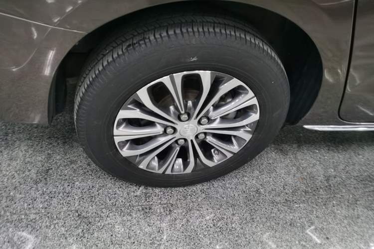 Used Buick GL8 2023 Facelifted Land Cruiser Executive Luxury Version
