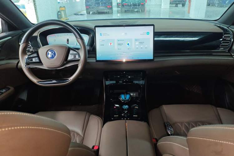 Used BYD Han 2022 DM-i 121KM Prestige Model
