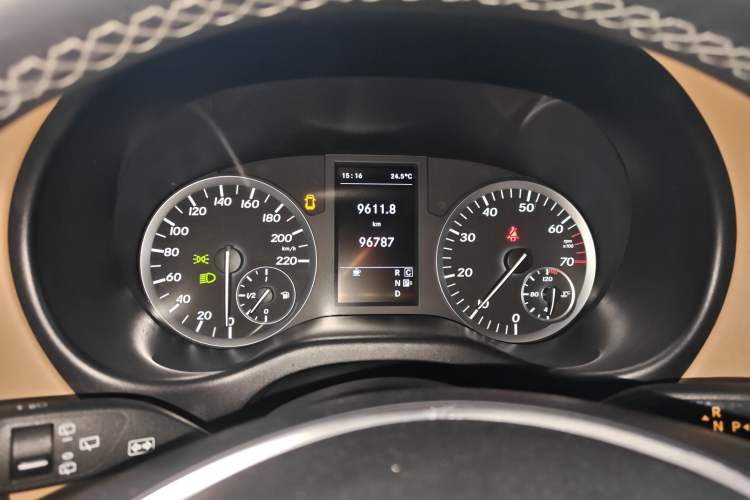 Used Mercedes-Benz Vito 2018 2.0T Business Version China VI Emission Standard
