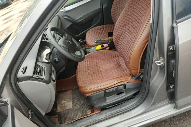 Used Skoda Octavia 2015 1.6L Manual Eado Edition
