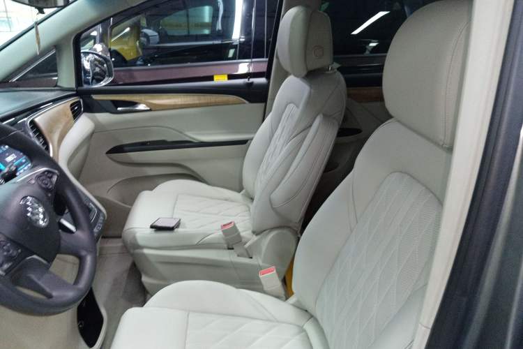 Used Buick GL8 2017 ES 28T Comfort Model China V Standard
