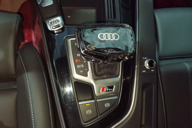 Used Audi A4L 2025 2 Million Units Enjoyment Version 40 TFSI Luxury Dynamic Edition
