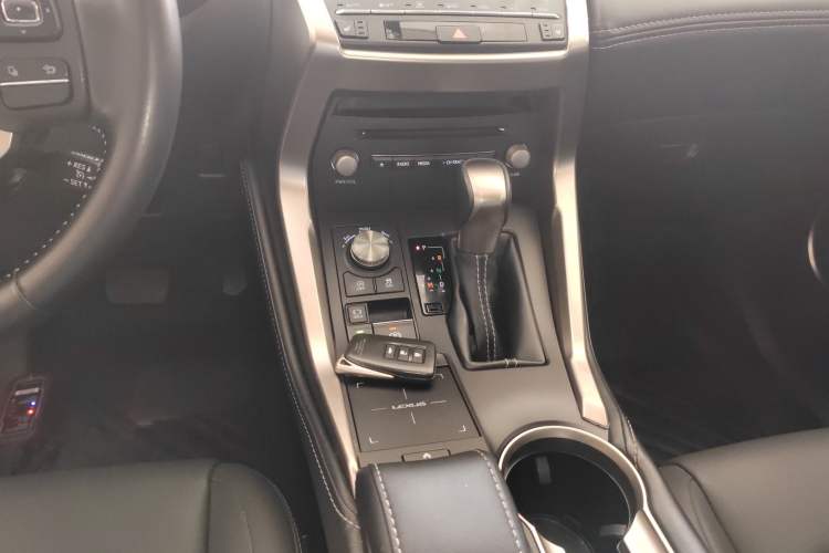 Used Lexus NX 2020 200 Front-Wheel Drive Vmotion Edition China VI Standard
