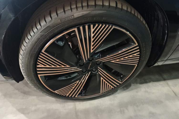 Used Lynk & Co 08 EM-P 2023 220 km Limited-Time Edition
