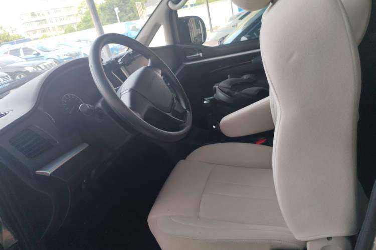 Used FORTHING Lingzhi 2023 M5 1.6L Practical Model 5 Seats
