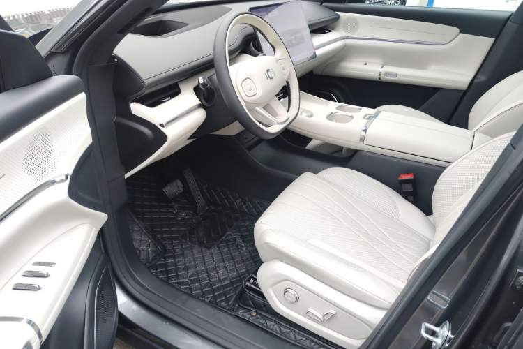 Used  Q07 2025 215 Flagship Edition
