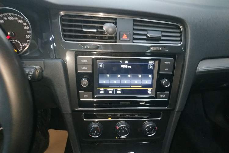 Used Volkswagen Golf 2018 230TSI Automatic Comfort Model
