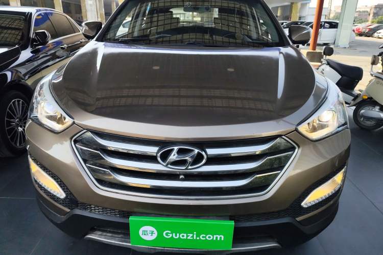 Used Hyundai Santa Fe 2015 2.4L Automatic Two-Wheel Drive Smart Version 5 Seats
