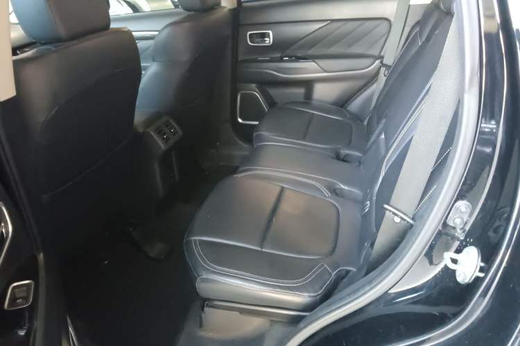 Used Mitsubishi Outlander 2020 2.0L Two-Wheel Drive Enjoyment Version 5 Seats
