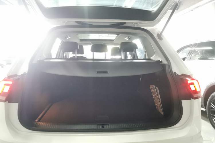 Used Volkswagen Tiguan L 2019 Updated Version 330TSI Automatic Two-Wheel Drive Panoramic Comfort Edition China VI Standard
