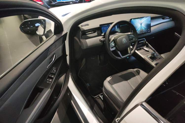 Used BYD Qin PLUS 2025 DM-i Smart Drive 120KM Superior Model
