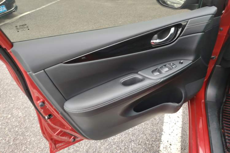 Used Nissan Tiida 2016 1.6L CVT ZhiZun Edition
