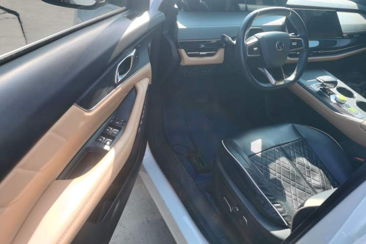 Used Changan UNI-K 2023 2.0T Two-Wheel Drive Enjoyment Version
