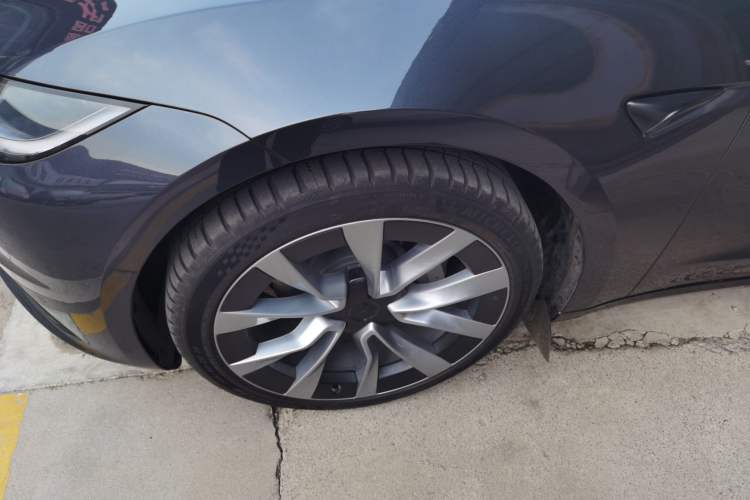 Used Tesla Model 3 2023 Long-Range All-Wheel-Drive Version
