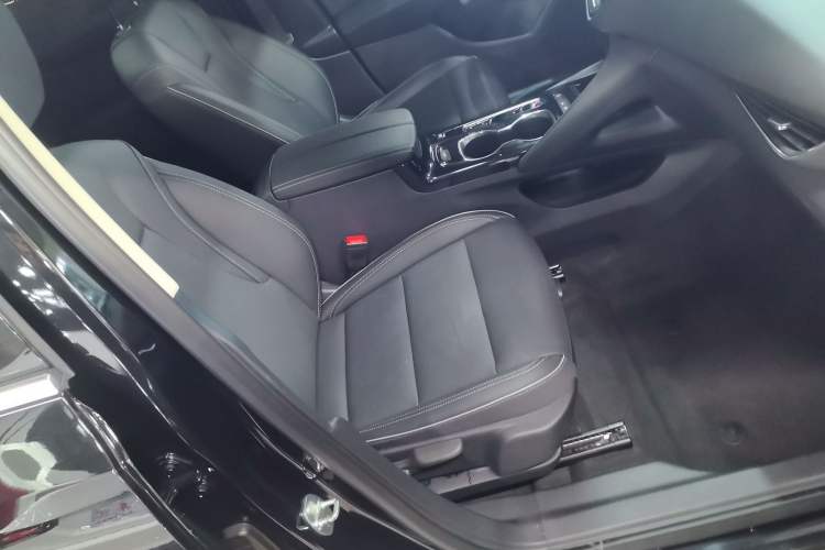 Used Buick Envision 2022 Facelift Encore S 552T Two-Wheel-Drive Luxury Model