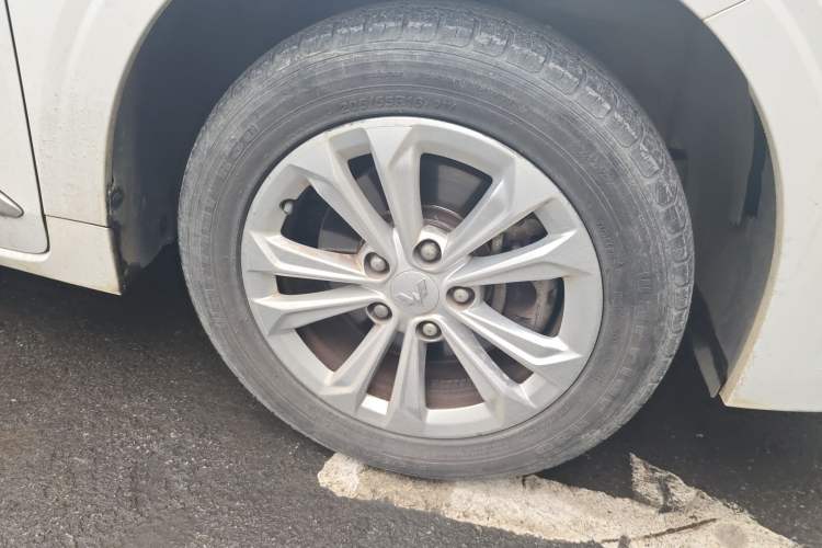 Used Wuling Jiachen 2022 1.5L Manual Light Comfort Edition
