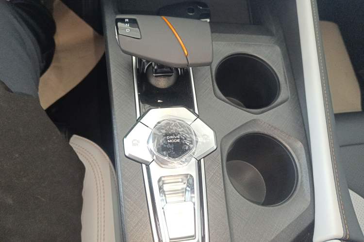 Used Changan UNI-V iDD 2024 Blue Whale Smart Electric iDD 136km ZhiKu Model