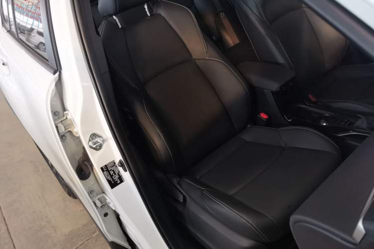 Used Toyota FRONTLANDER 2023 2.0L Smart Electric Hybrid Dual-Engine Deluxe Version
