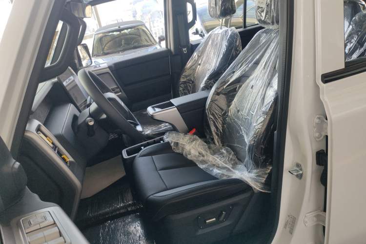 Used  V23 2025 401 Two-Wheel Drive Advanced Edition
