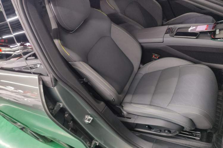 Used Lynk & Co 08 EM-P 2023 245km Ultra-Long Range Halo